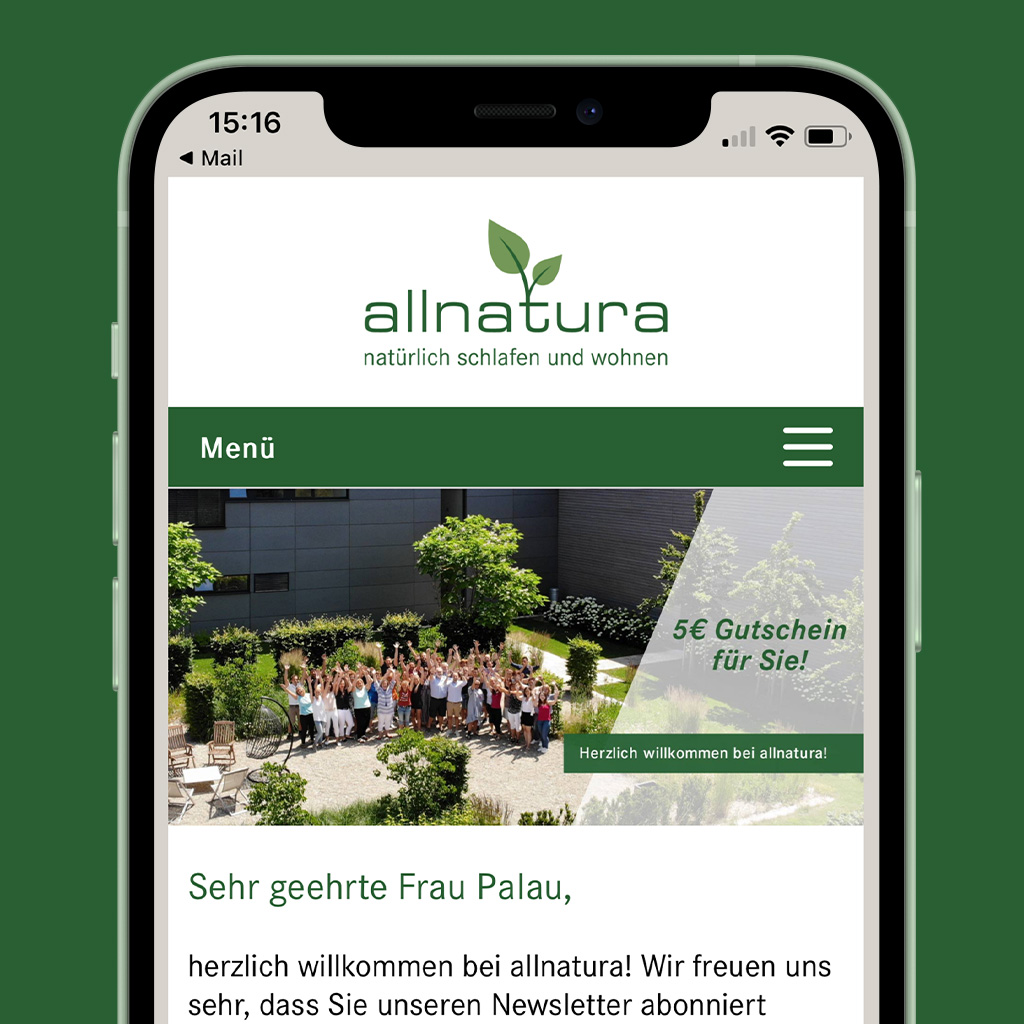 Abbildung eines Smartphones, dass den Allnatura Newsletter anzeigt mit persönlicher Ansprache