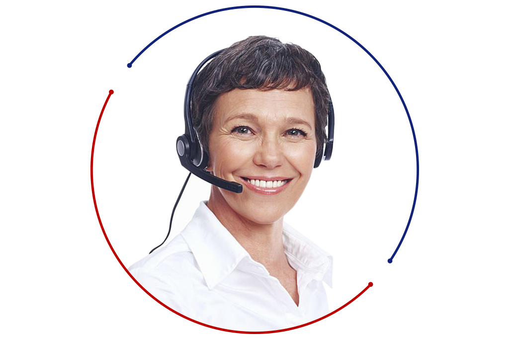 Frau mit Headset, am Lächeln